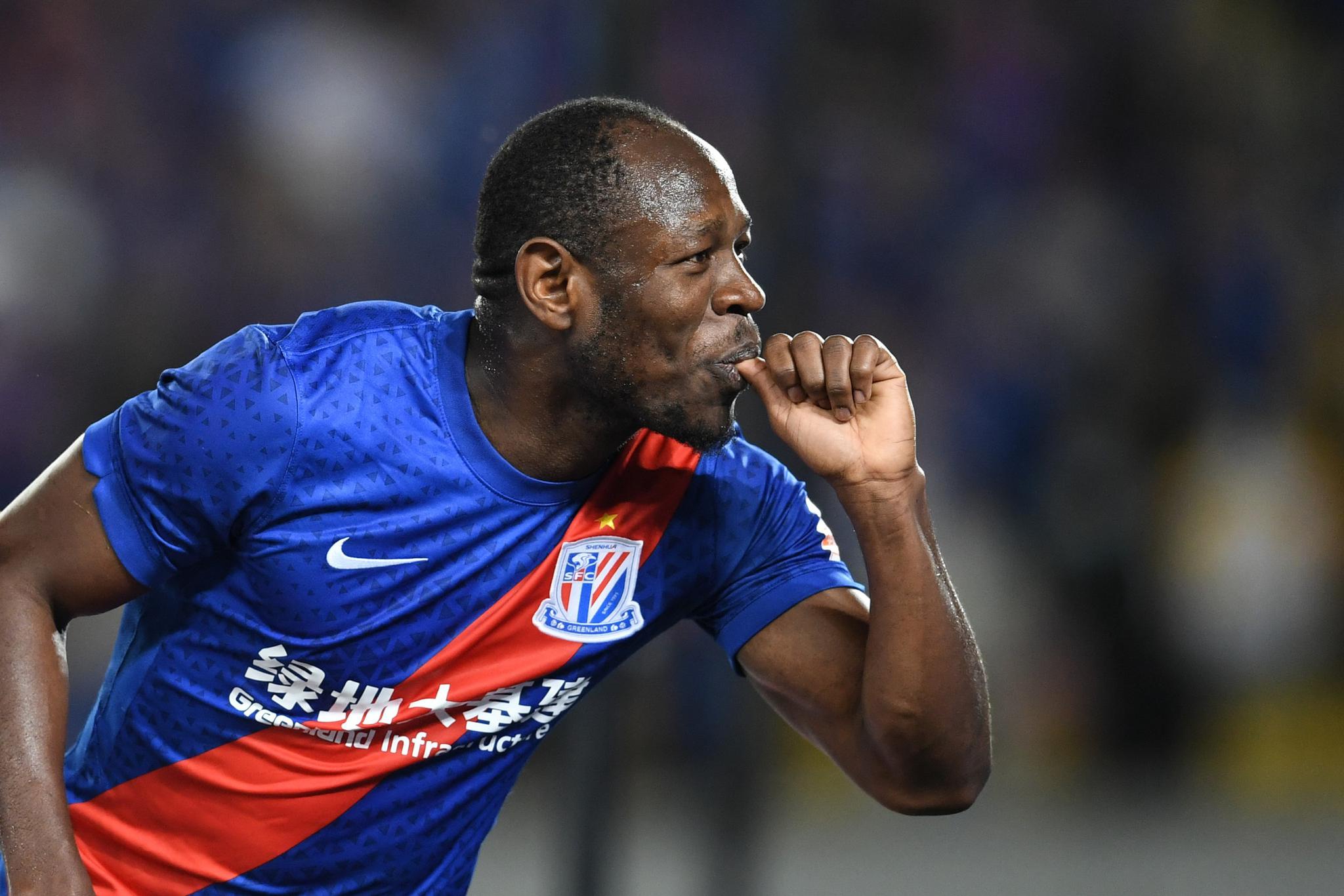 法兰克福迎中超关键赛,今晨外线爆发,更衣室稳定,临场指挥获称赞 法兰克福迎中超关键赛,今晨外线爆发,更衣室稳定,临场指挥获称赞