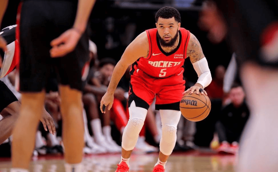 关于国际比赛日金州勇士调整名单以备法国杯，防线松动环节打磨，更衣室稳定，赛程密集仍需轮换的信息