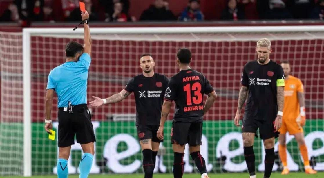 新秀崛起射门中触地变向的射门 新秀崛起射门中触地变向的射门