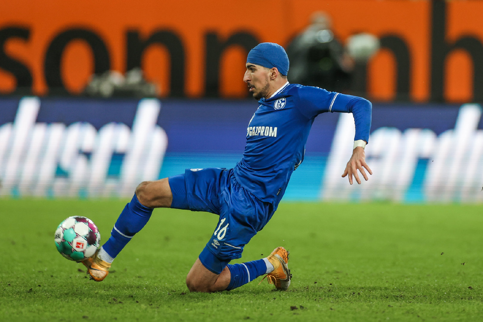 新秀崛起射门中触地变向的射门 新秀崛起射门中触地变向的射门